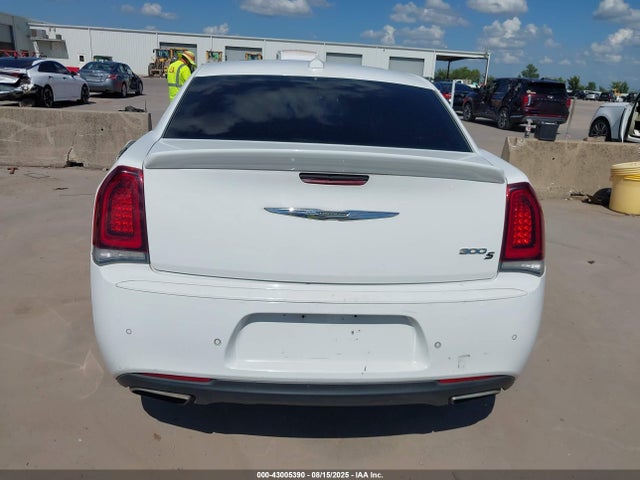 43005390 :رقم المزاد ، 2C3CCABG3JH269504 vin ، 2018 Chrysler 300 300s مزاد بيع