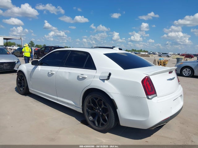 2018 CHRYSLER 300 2C3CCABG3JH269504 Photo 2