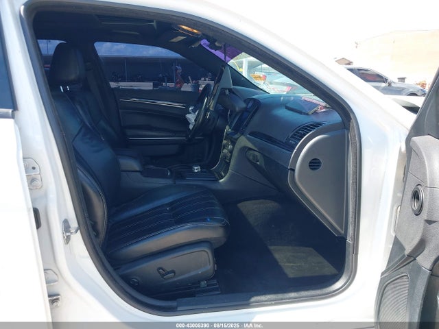 2018 CHRYSLER 300 2C3CCABG3JH269504 Photo 4