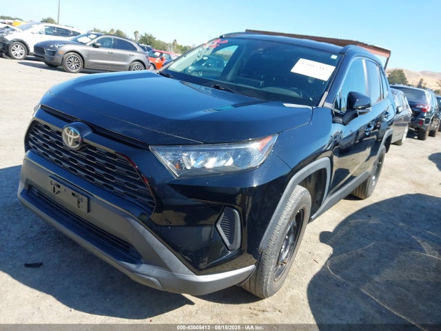 Toyota RAV4 LE 2019 2T3K1RFV7KC018671 Image 2