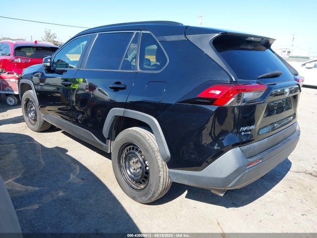 Toyota RAV4 LE 2019 2T3K1RFV7KC018671 Image 3