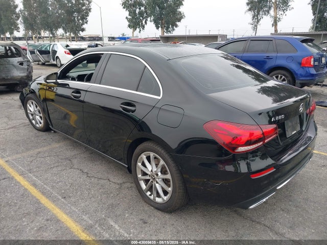 W1K3G4EBXLW043505 Mercedes-Benz m260