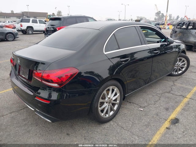 W1K3G4EBXLW043505 Mercedes-Benz m260