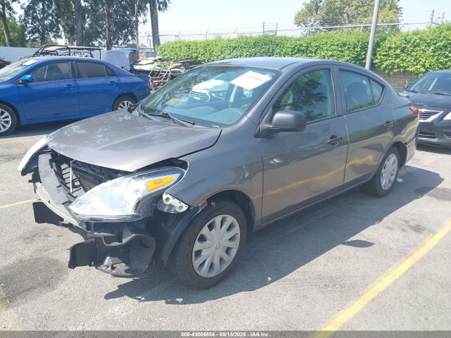 Nissan 2015 2015 3N1CN7AP2FL866770 Image 2