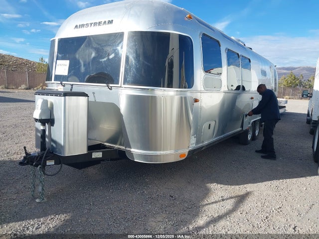 1STJFYP28JJ543831 Airstream 2018