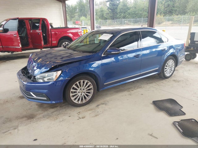 Volkswagen 1.8 tsi 2017 1VWBT7A30HC047151 Image 2