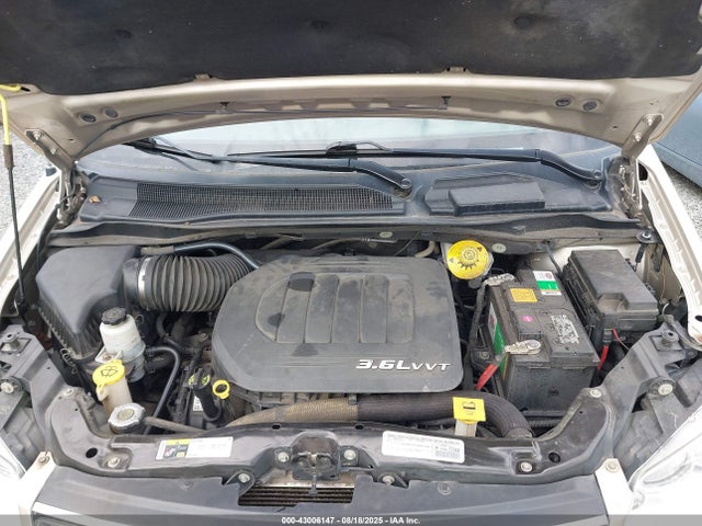 2C4RC1GGXFR563403 Chrysler Town and Country