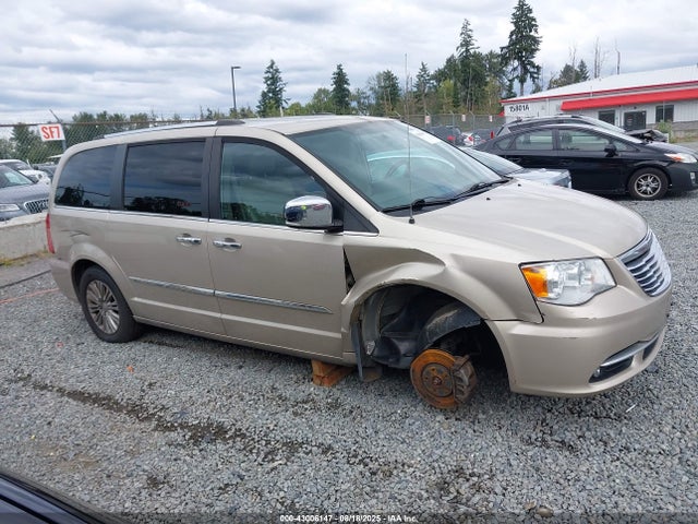 2C4RC1GGXFR563403 Chrysler Town and Country