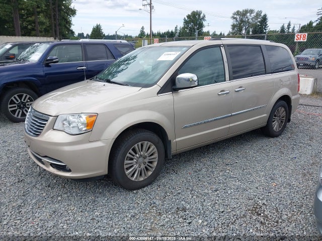 2C4RC1GGXFR563403 Chrysler Town and Country