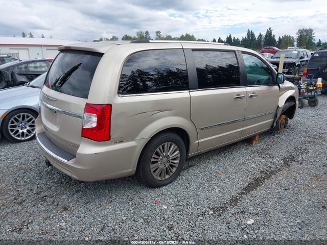 2C4RC1GGXFR563403 Chrysler Town and Country