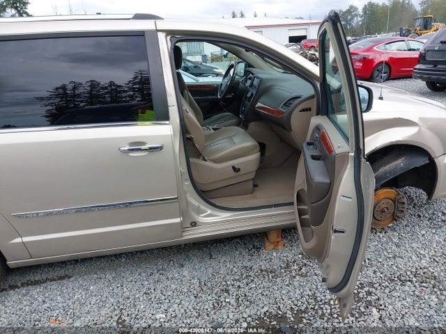 2C4RC1GGXFR563403 Chrysler Town and Country