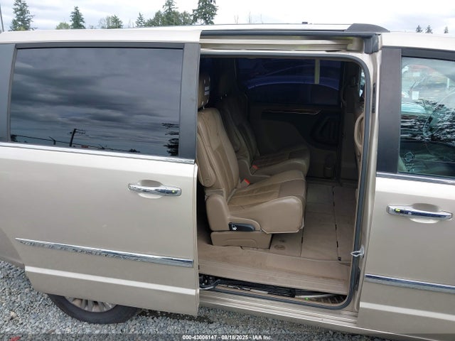 2C4RC1GGXFR563403 Chrysler Town and Country