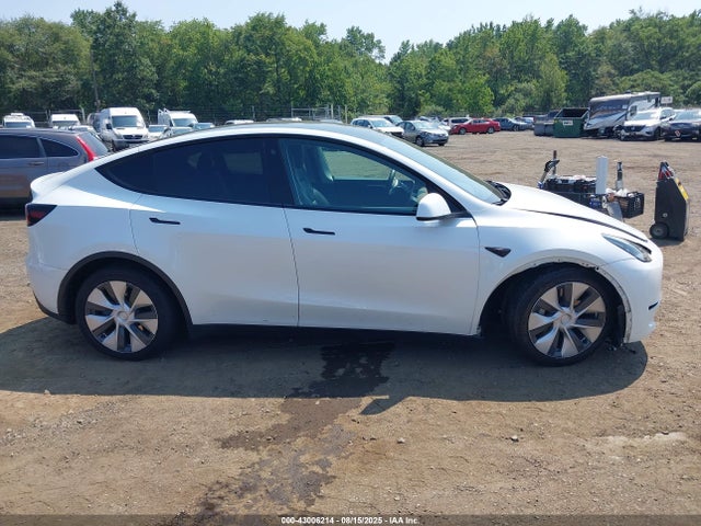 Tesla Model Y 2023 7SAYGDEE4PF662219 Image 13