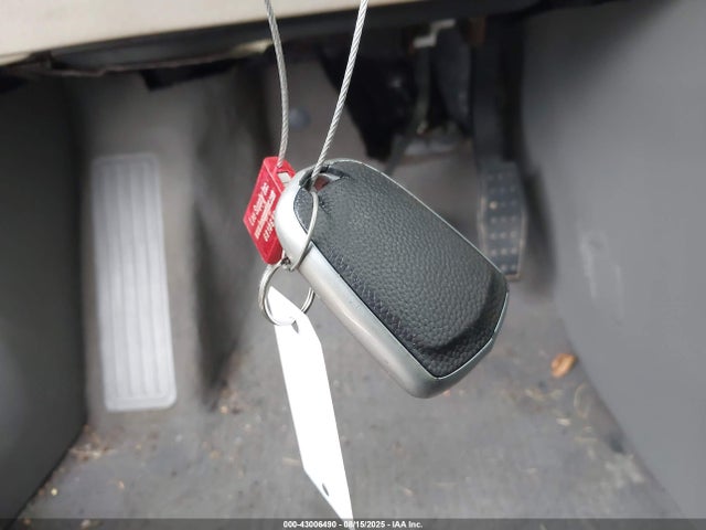 2017 CADILLAC XT5 1GYKNDRS0HZ143862 Photo 10