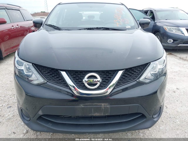 JN1BJ1CR1HW135585 Nissan 2017