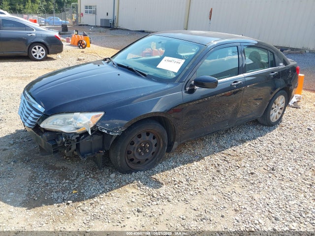 Chrysler 200 2014 1C3CCBAB3EN230968 Image 2