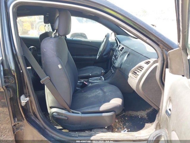 Chrysler 200 2014 1C3CCBAB3EN230968 Image 5