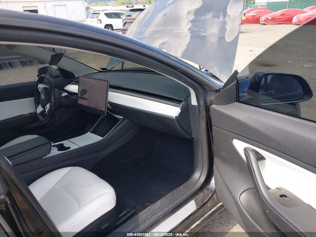 2019 TESLA MODEL 3 5YJ3E1EA6KF301639 Photo 4