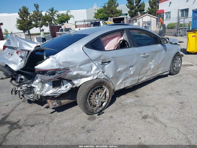 KMHD74LF5HU326820 Hyundai Elantra