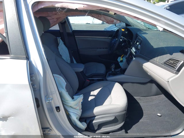 KMHD74LF5HU326820 Hyundai Elantra
