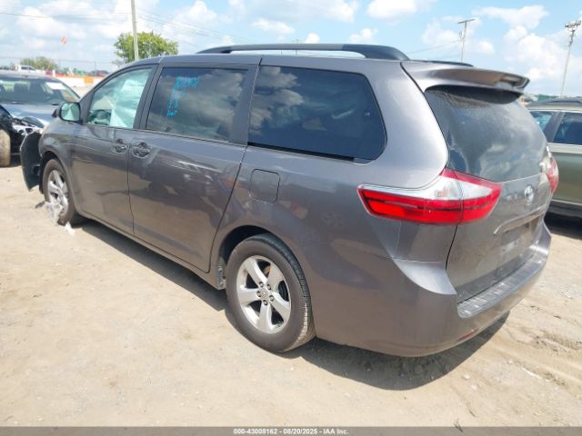 2017 TOYOTA SIENNA 5TDKZ3DC5HS817123 Photo 2