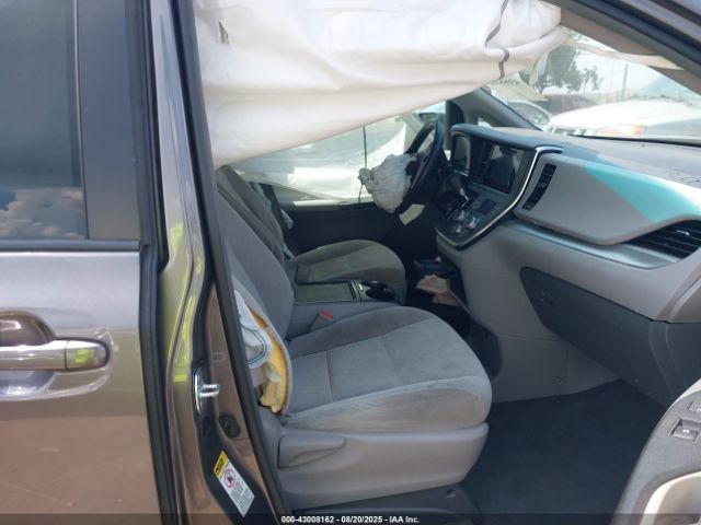 2017 TOYOTA SIENNA 5TDKZ3DC5HS817123 Photo 4