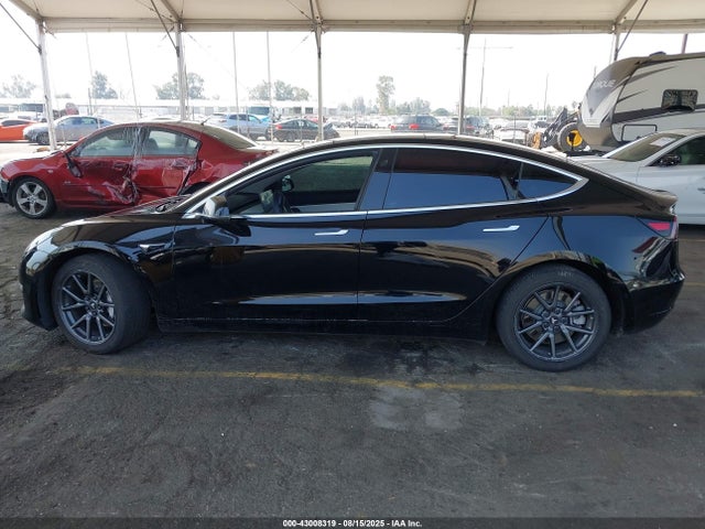5YJ3E1EB8KF390638 Tesla MODEL 3