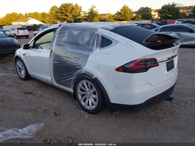 2020 TESLA MODEL X 5YJXCAE2XLF234092 Photo 2