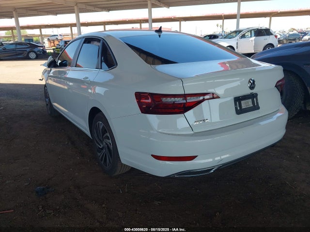 3VWG57BU3MM000759 Volkswagen tsi