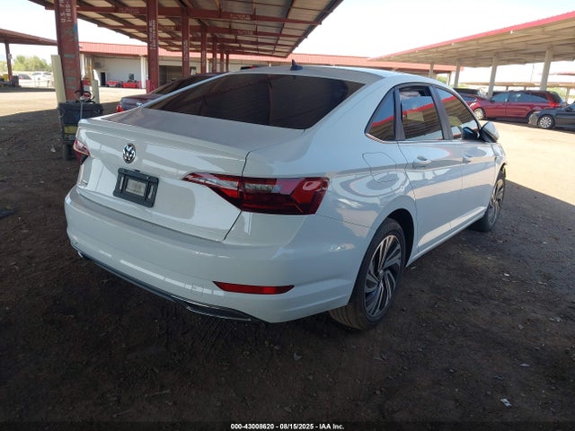 3VWG57BU3MM000759 Volkswagen tsi