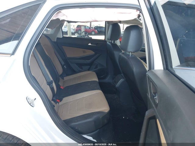 3VWG57BU3MM000759 Volkswagen tsi