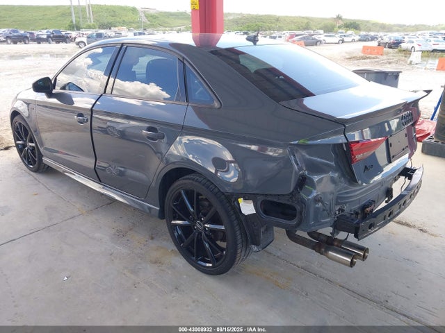 2017 AUDI A3 WAUAUGFF3H1047183 Photo 2