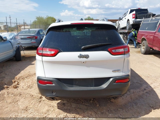 1C4PJLCB1GW165492 Jeep Cherokee