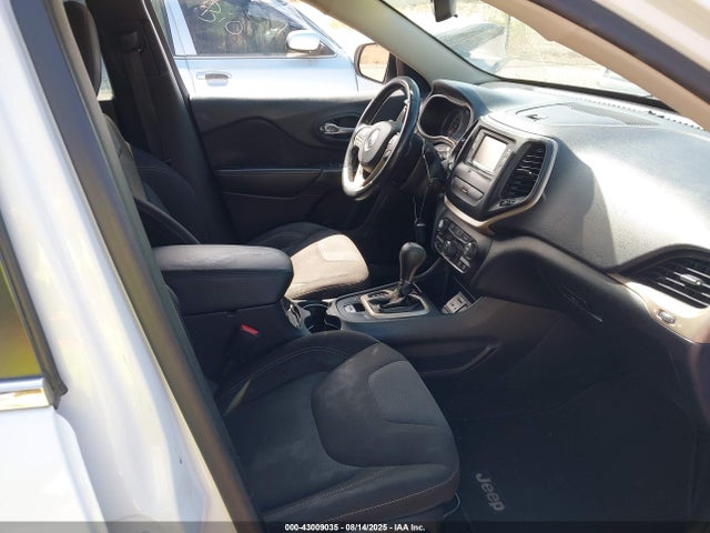 1C4PJLCB1GW165492 Jeep Cherokee