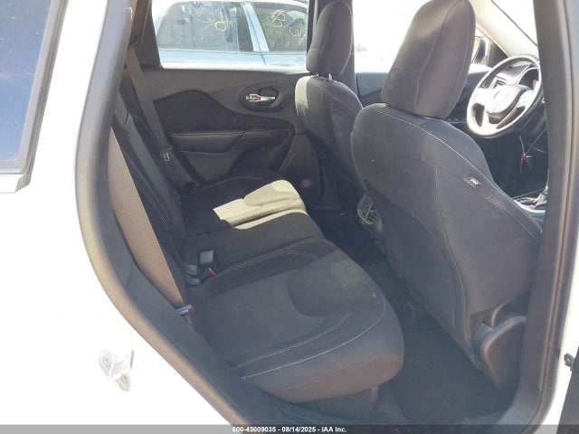 1C4PJLCB1GW165492 Jeep Cherokee