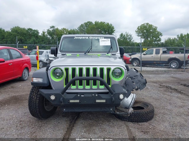 1C4HJXDG0JW135901 Jeep Wrangler