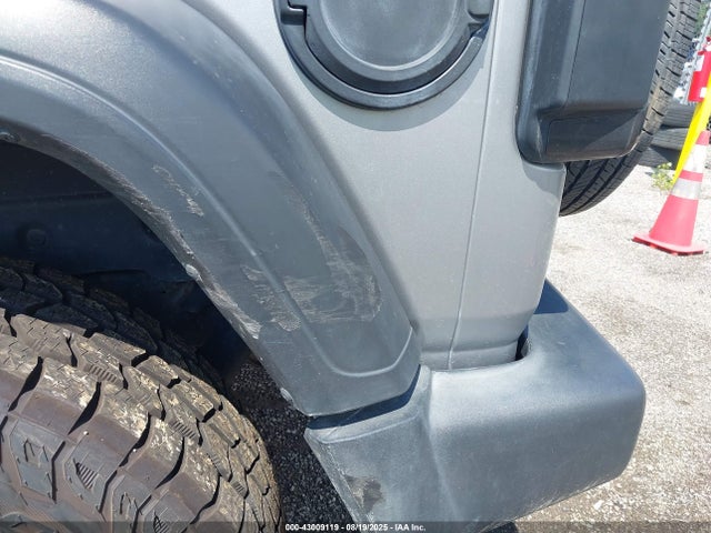 1C4HJXDG0JW135901 Jeep Wrangler