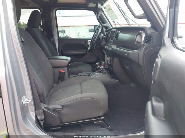 1C4HJXDG0JW135901 Jeep Wrangler
