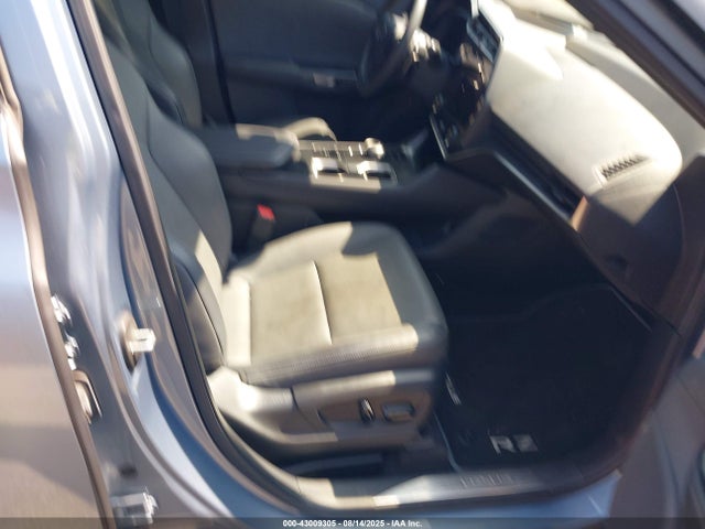 JTJAAAAB3PA000261 Lexus Rz