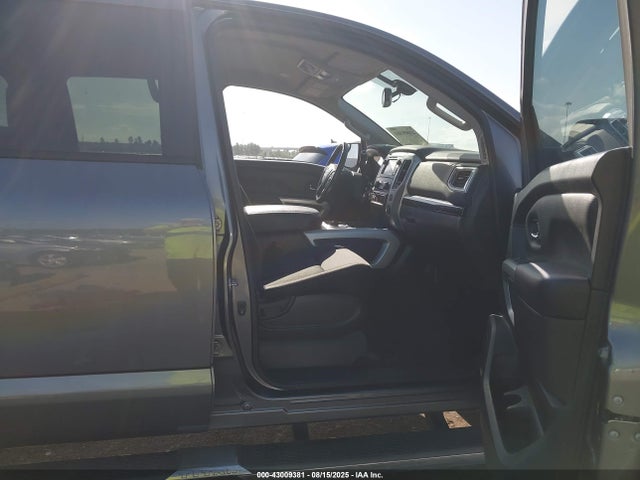 Nissan 2018 2018 1N6AA1E60JN538977 Image 5