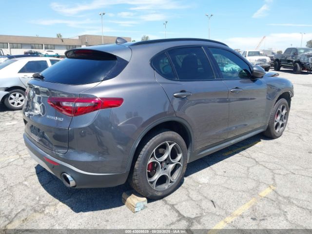 2018 ALFA ROMEO STELVIO ZASFAKPN8J7B90960 Photo 3