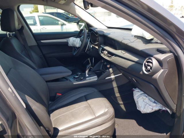 2018 ALFA ROMEO STELVIO ZASFAKPN8J7B90960 Photo 4