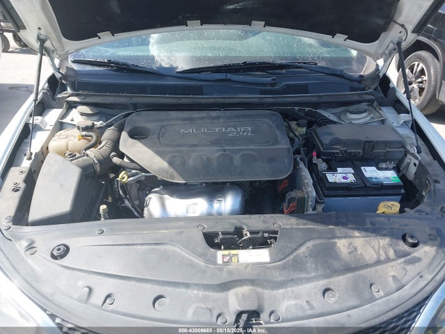 1C3CCCAB5GN152749 Chrysler 2016