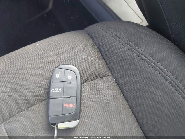 1C3CCCAB5GN152749 Chrysler 2016