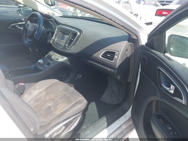 1C3CCCAB5GN152749 Chrysler 2016