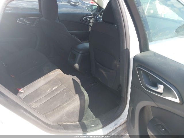 1C3CCCAB5GN152749 Chrysler 2016