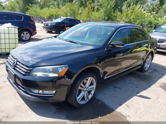 Volkswagen Passat 2015 1VWCS7A37FC013115 Image 2