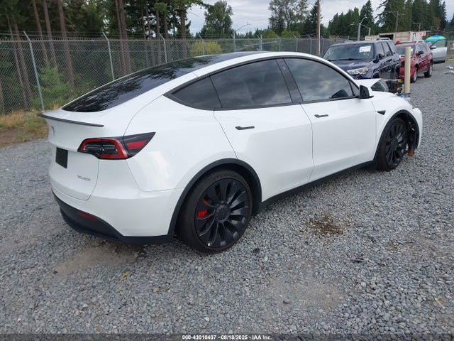 7SAYGDEF3NF565275 Tesla Model Y
