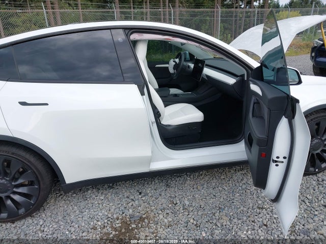 7SAYGDEF3NF565275 Tesla Model Y