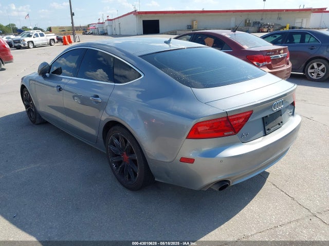 2014 AUDI A7 WAUWGAFC3EN131394 Photo 2